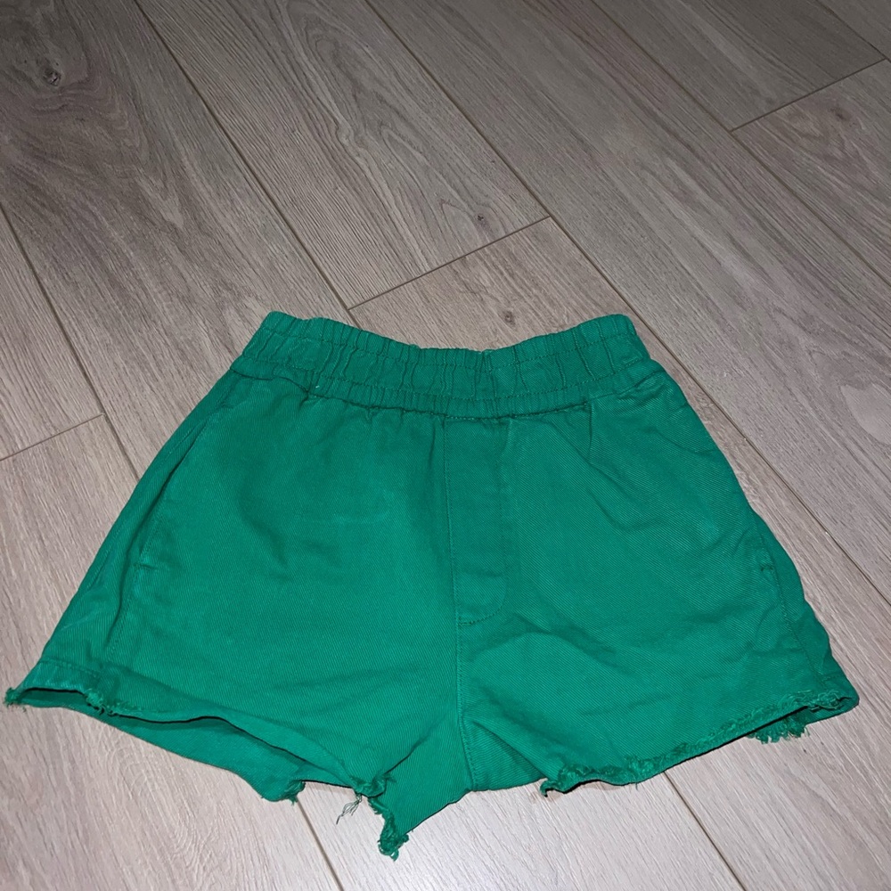 Zara High Waist Green Shorts Relaxed Fit